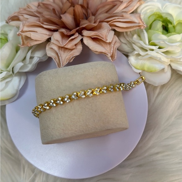 Crystal Heart And Gold Accent Tennis Bracelet NEW! - Picture 3 of 7